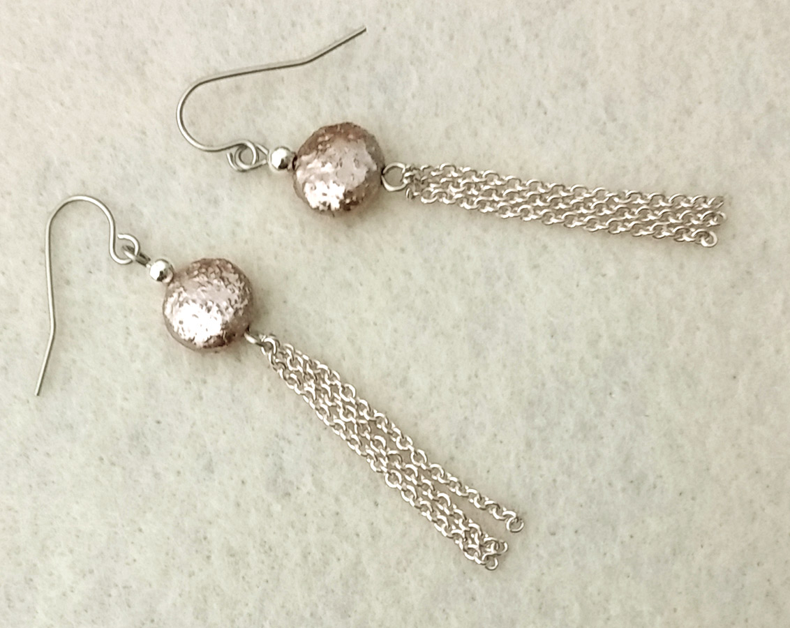 Dangle earrings with chain tassels