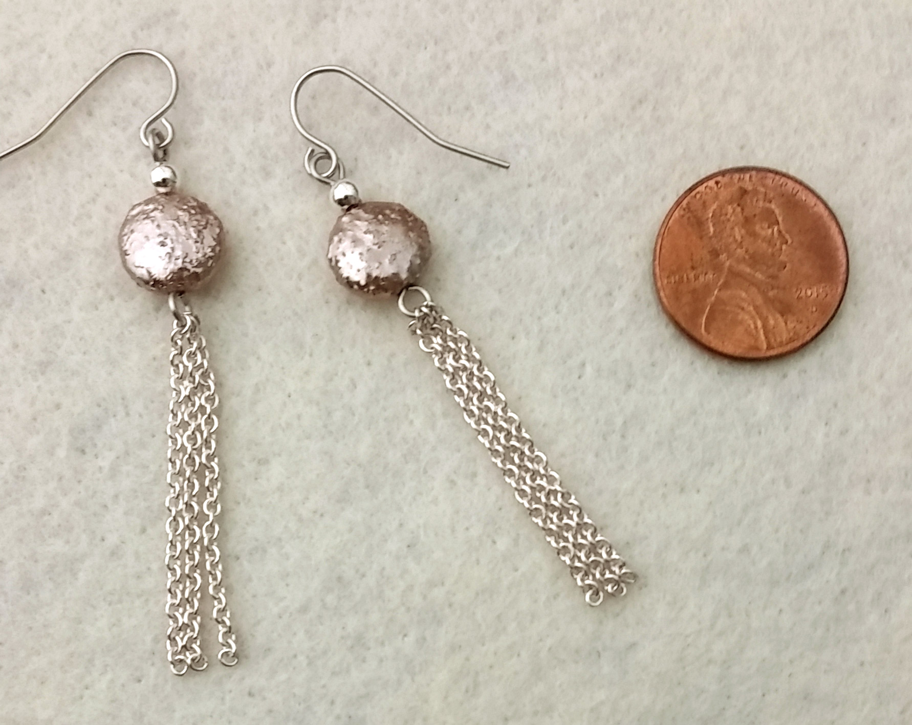 Dangle earrings with chain tassels - Image 3