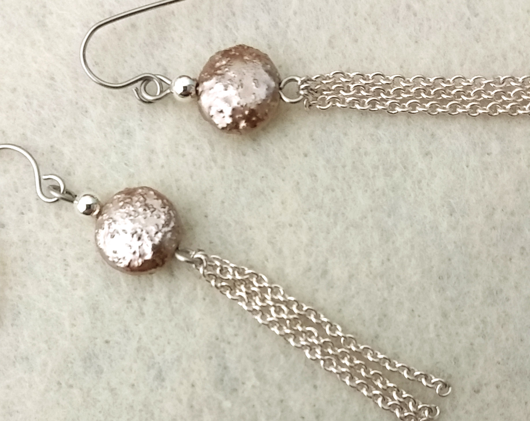 Dangle earrings with chain tassels - Image 4